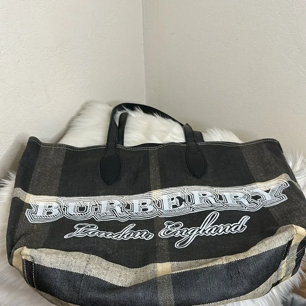 💯 Authentic Burberry Doodle Tote🍀
